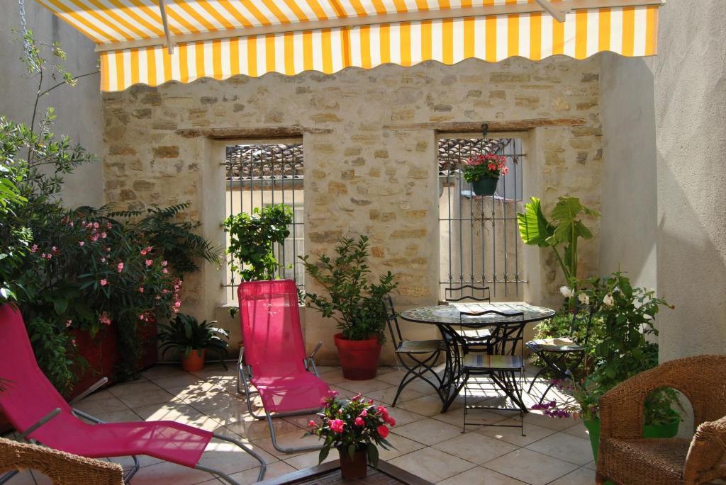 La Maison Bleue De Bed & Breakfast 2*